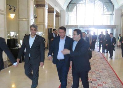 وزیر صنعت، معدن و تجارت ایران وارد باکو شد