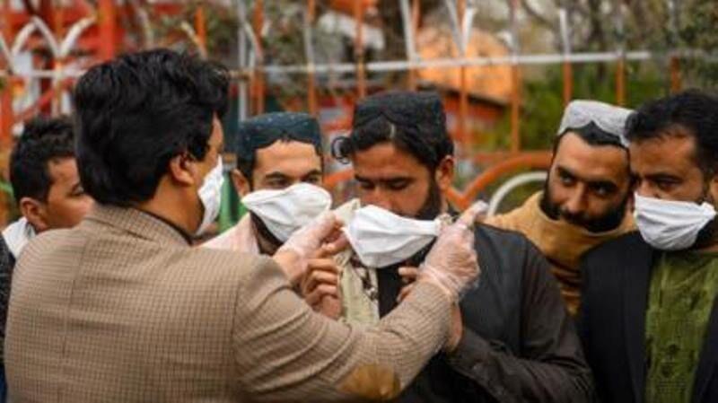 خبرنگاران هشدار کابل در خصوص احتمال ابتلای نیمی از جمعیت افغانستان به کرونا