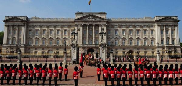 بازدید از کاخ باکینگهام لندن به وسیله واقعیت مجازی