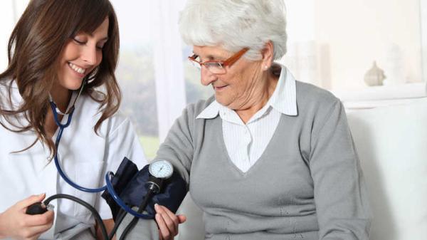 علائم و عوارض فشار خون بالا در سالمندان