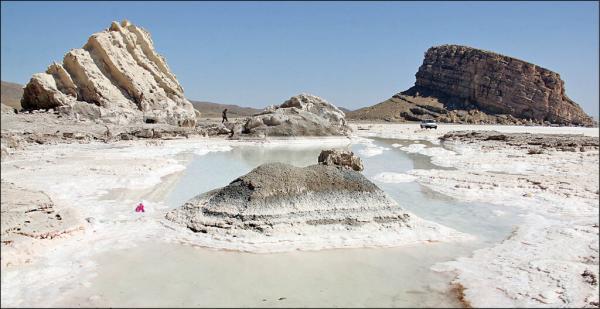 ببینید ، تکذیب شد؛ دریاچه ارومیه نه تنها خشک نشده، بیش از سال 94 هم آب دارد!